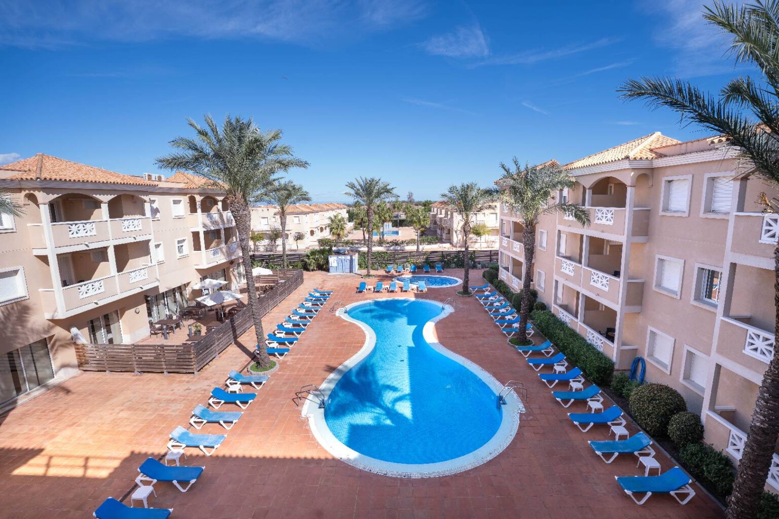 exteriores-apartamentos-las-dunas-riumar-07