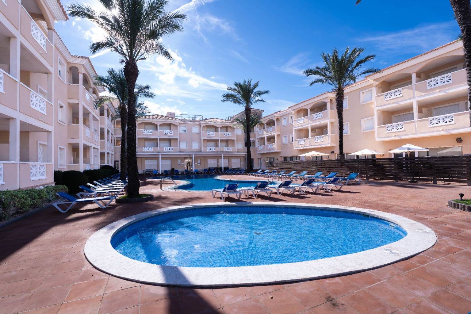 exteriores-apartamentos-las-dunas-riumar-16