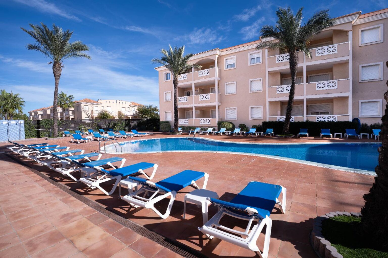 exteriores-apartamentos-las-dunas-riumar-17